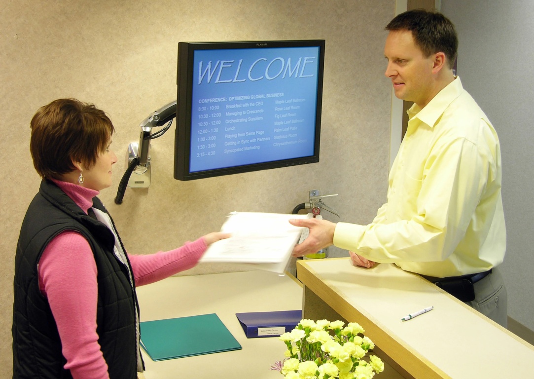 Кронштейн Ergotron MX Wall Monitor Arm