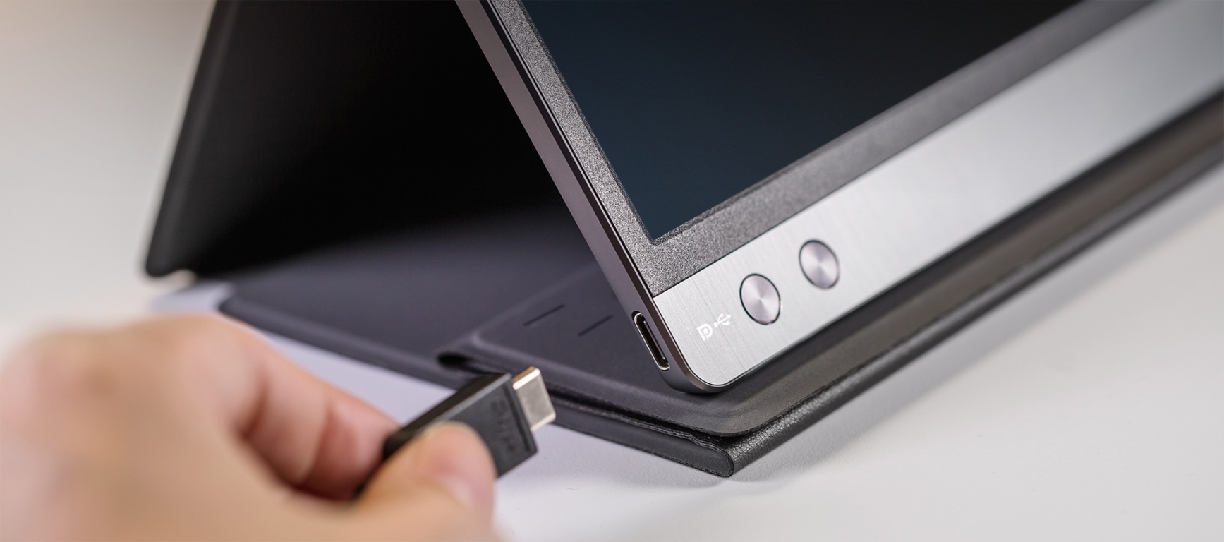 Монитор ASUS ZenScreen Go MB16AP